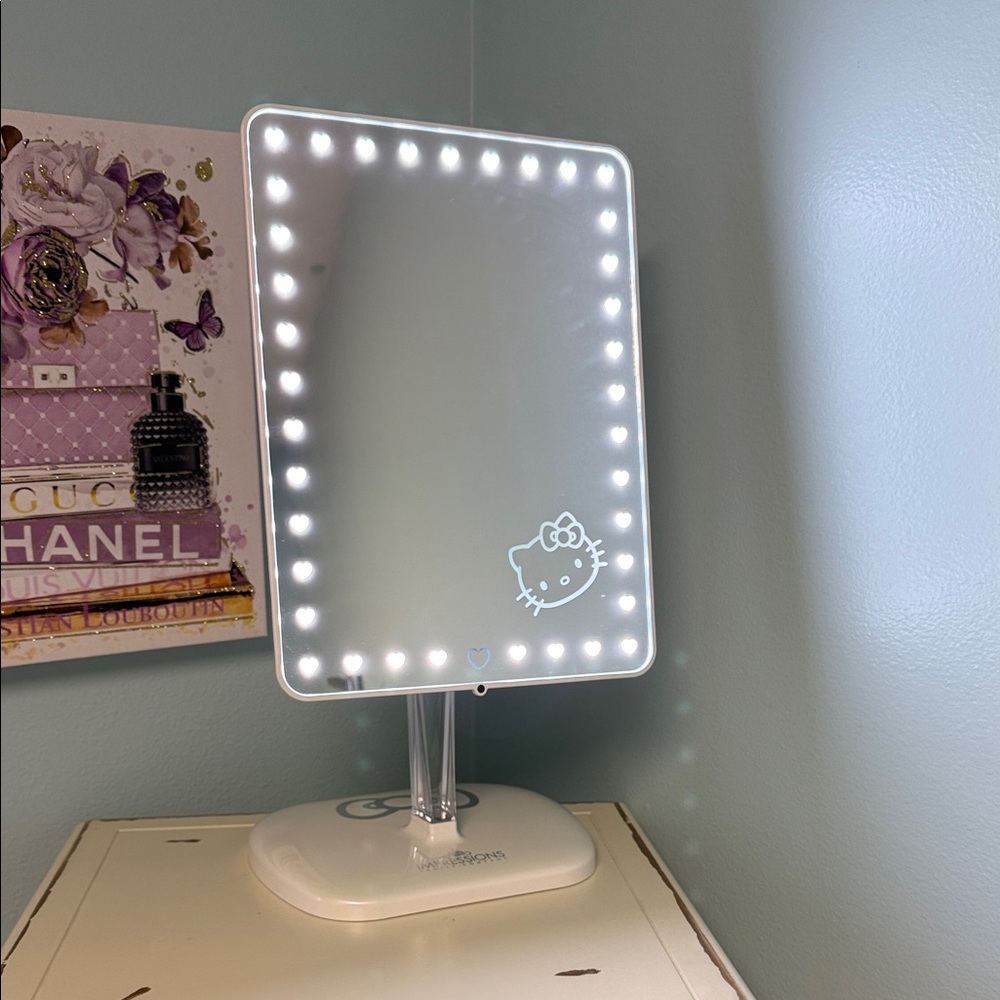 Hello Kitty LED Bluetooth Speaker Vanity Mirror Iridescent white!  IMPRESSIONS